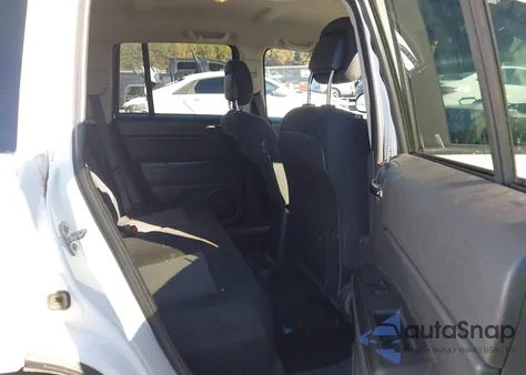 2016 Jeep Compass Sport z USA, uszkodzony, nr VIN 1C4NJCBAXGD715736